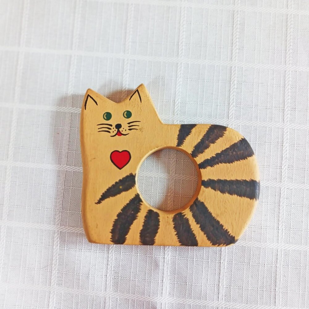 Knobler Wooden Cat Napkin Rings, Set of 4 - Picture 5 of 5